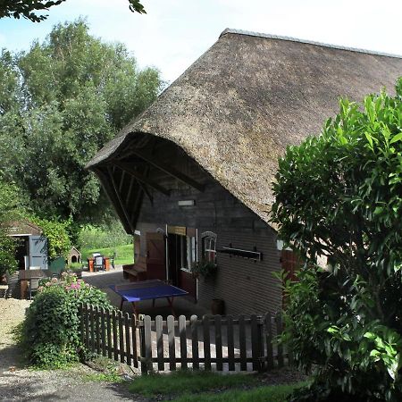 Quaint Farmhouse Near River In Oosterwijk Leerdam Extérieur photo