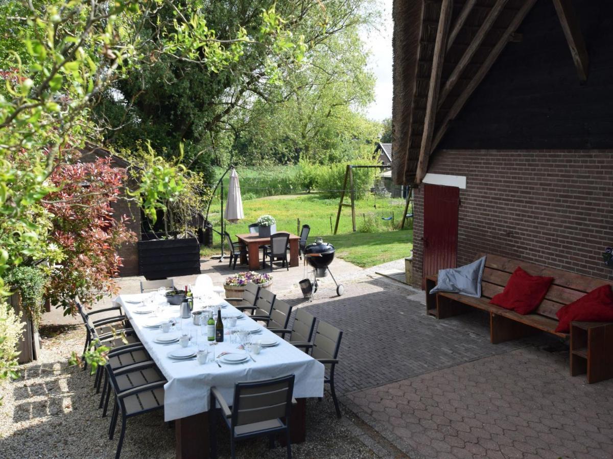 Quaint Farmhouse Near River In Oosterwijk Leerdam Extérieur photo