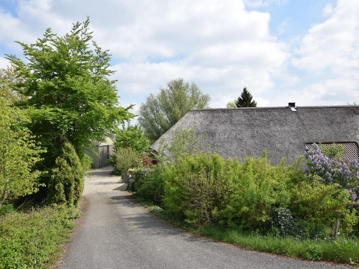 Quaint Farmhouse Near River In Oosterwijk Leerdam Extérieur photo